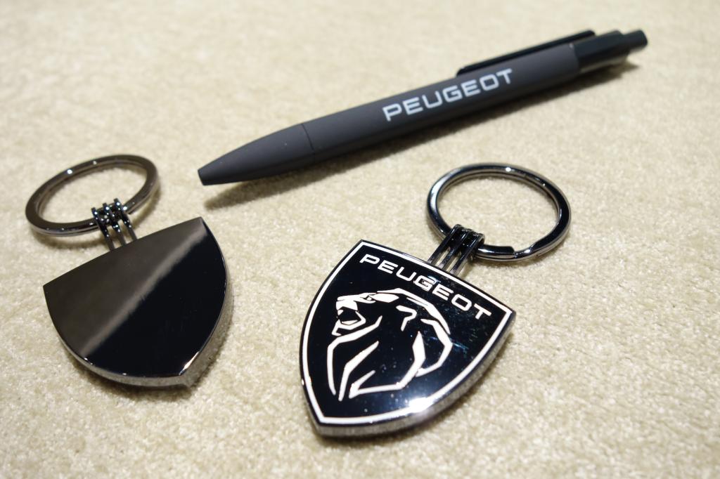 PEUGEOTグッズのご紹介です🦁