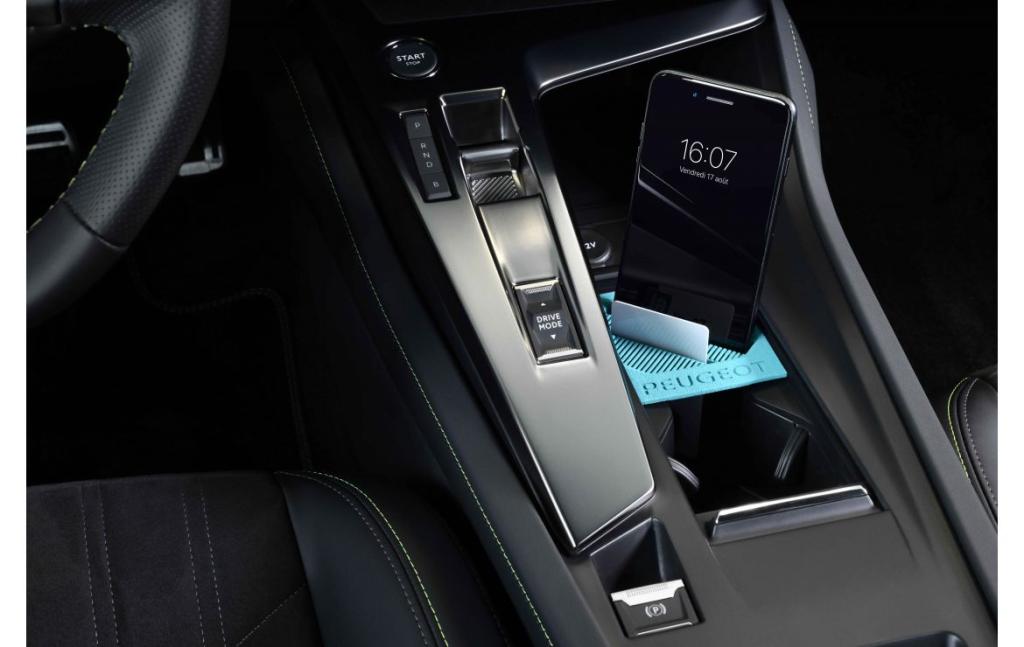 NEW PEUGEOT 308 のアクセサリーにも新しい技術が🦁