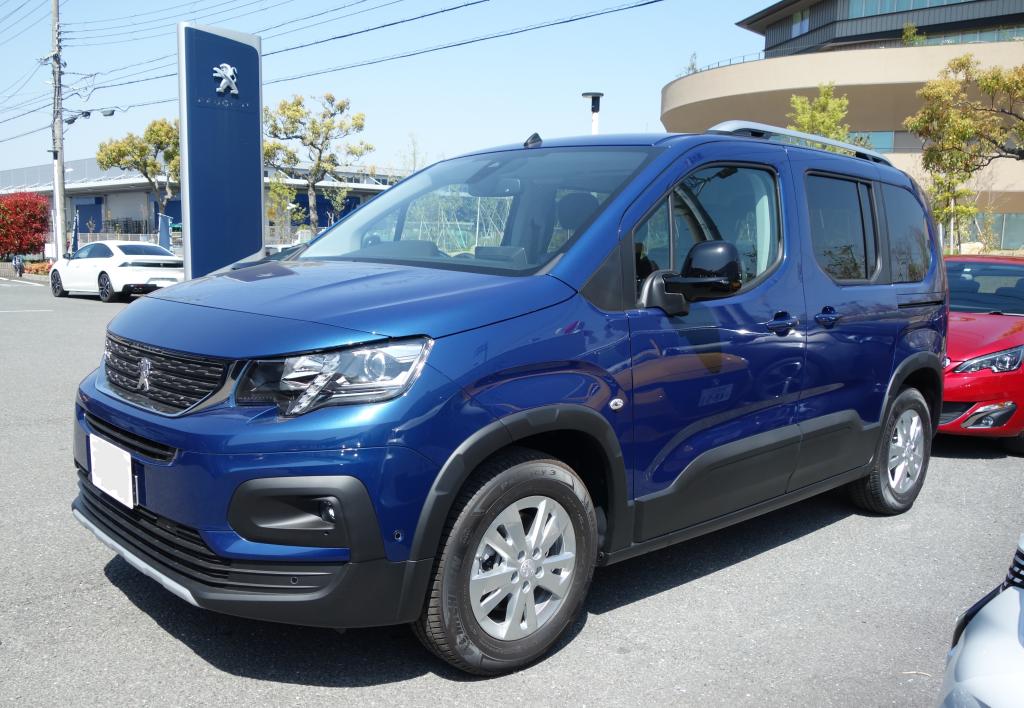 認定中古車 【 Rifter Allure / ディープブルー】のご紹介です📝