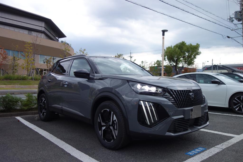 【NEW PEUGEOT 2008】夕方の顔はこんな感じ😎✨