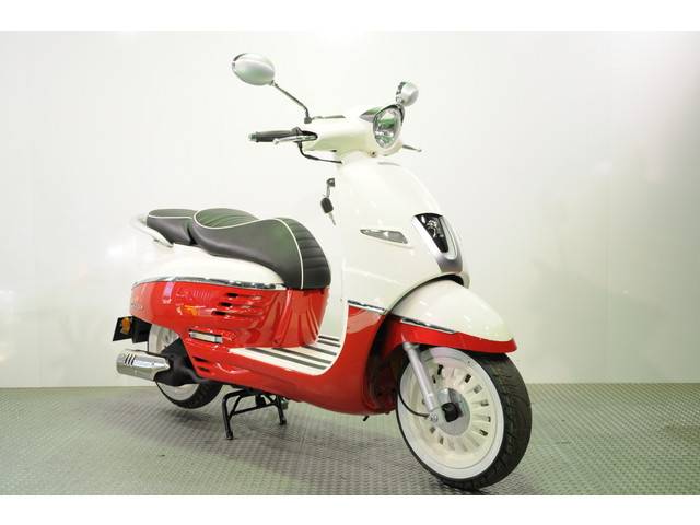 プジョー・ジャンゴ？？　　