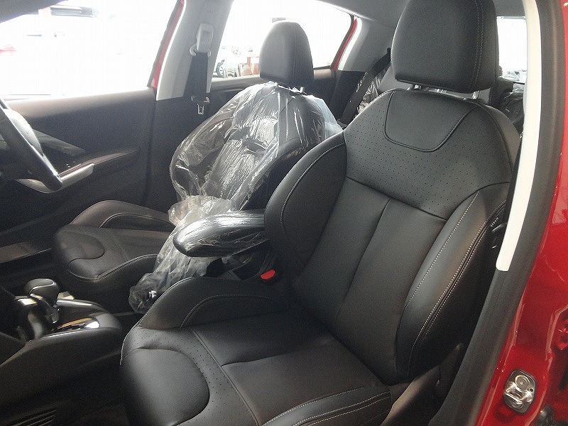 『 PEUGEOT　208　LEATHER　EDITION  』