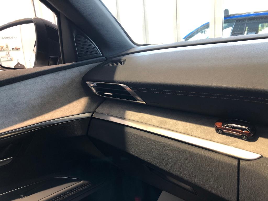 NEW PEUGEOT 5008 DEBUT FAIR ご盛況のうちに終えました！