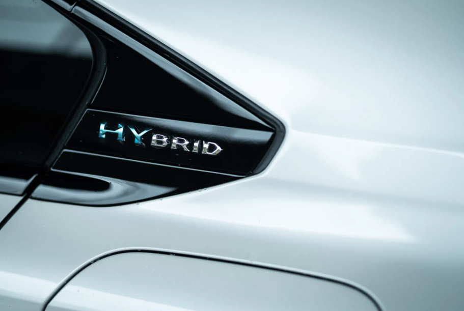 プラグインハイブリッド『PEUGEOT 508 HYBRID』が発表されました🚙