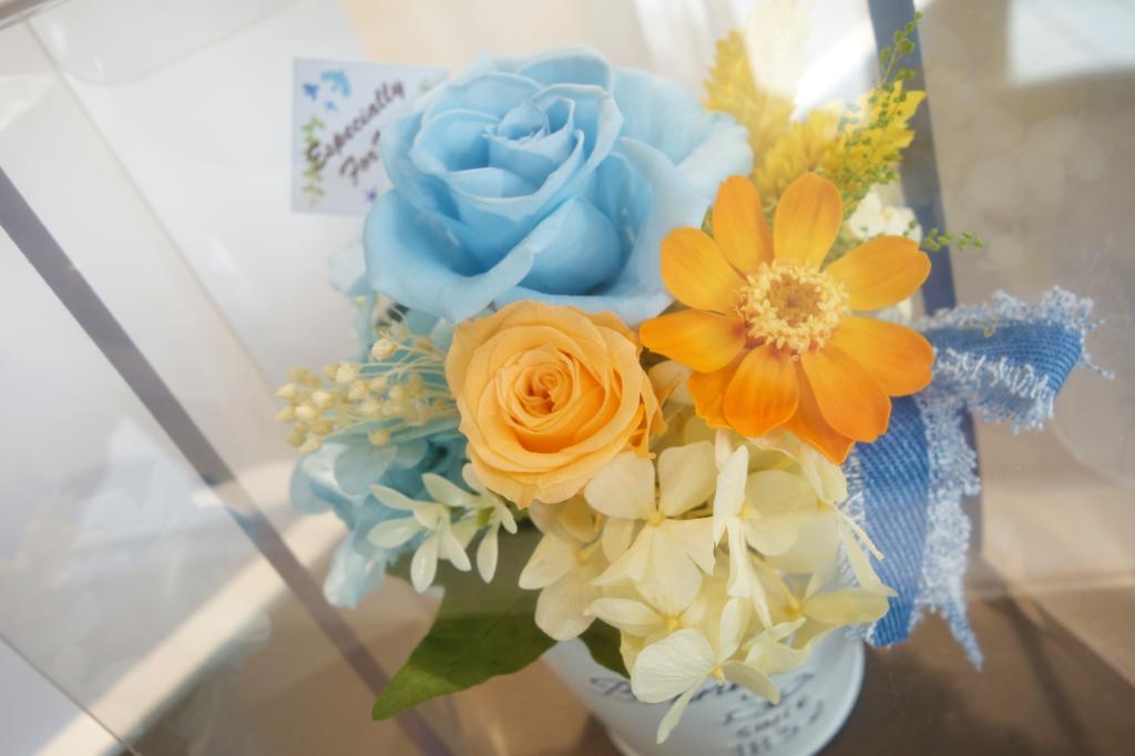 お花があるだけで室内空間の雰囲気が変わりますよね🌷