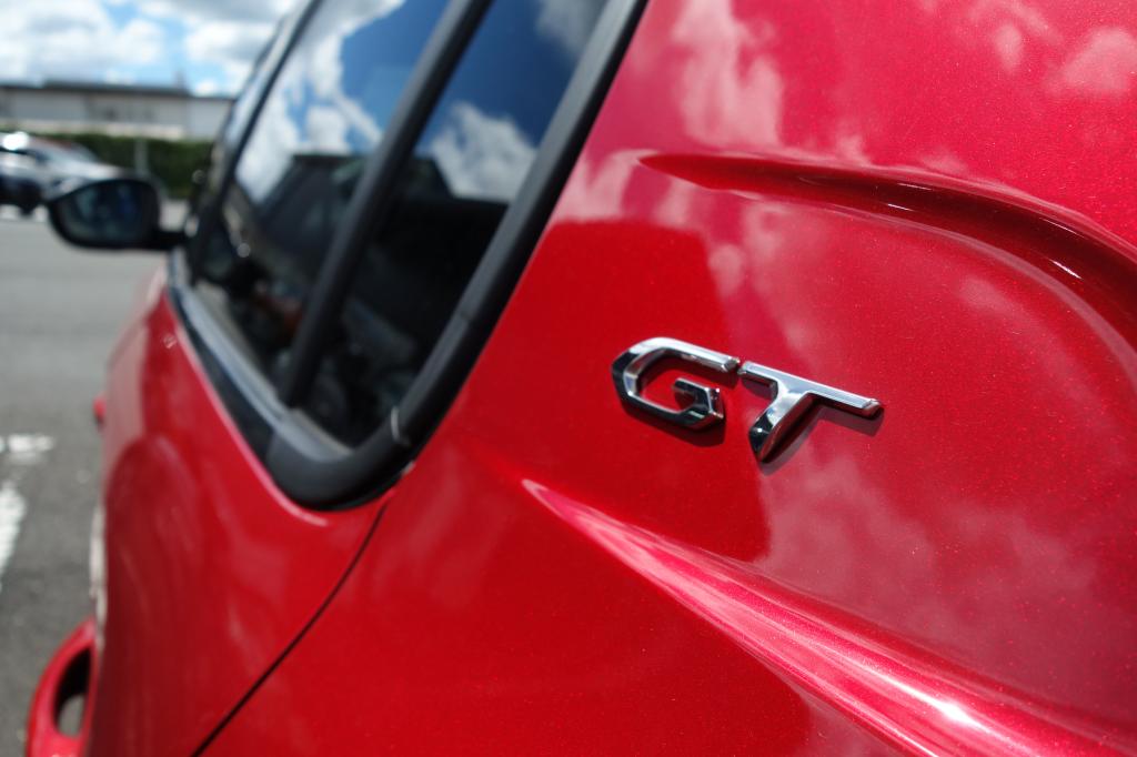 認定中古車 『208 GT エリクサー・レッド』のご紹介です🚙