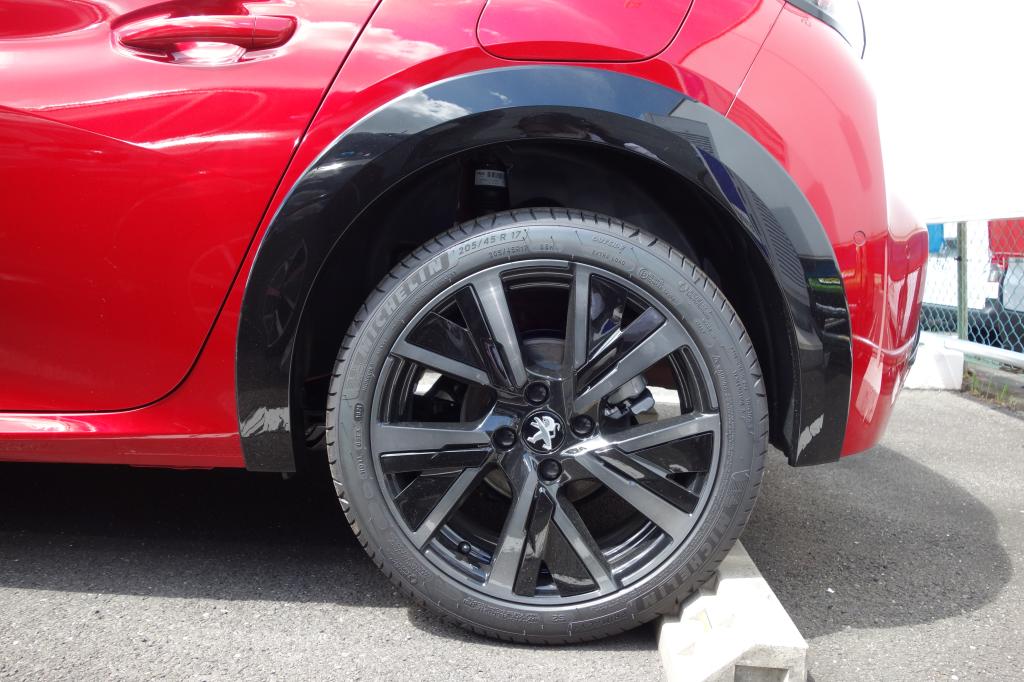 認定中古車 『208 GT エリクサー・レッド』のご紹介です🚙