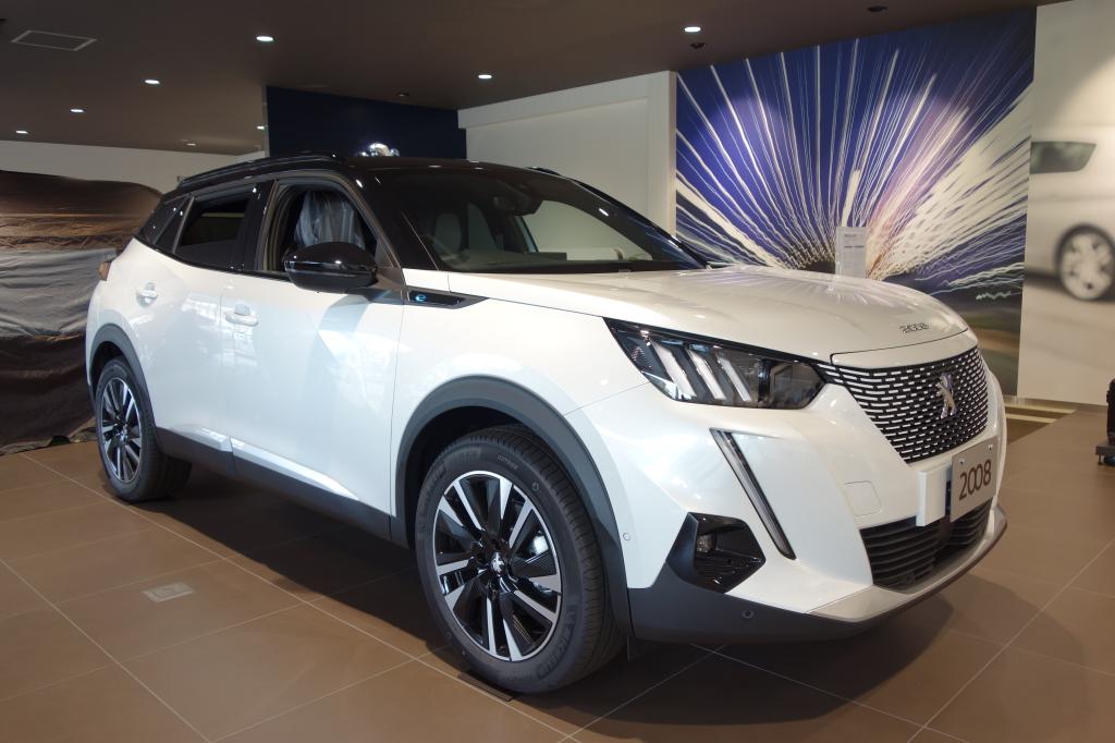 208のフロントグリルを見比べてみましょう🔹