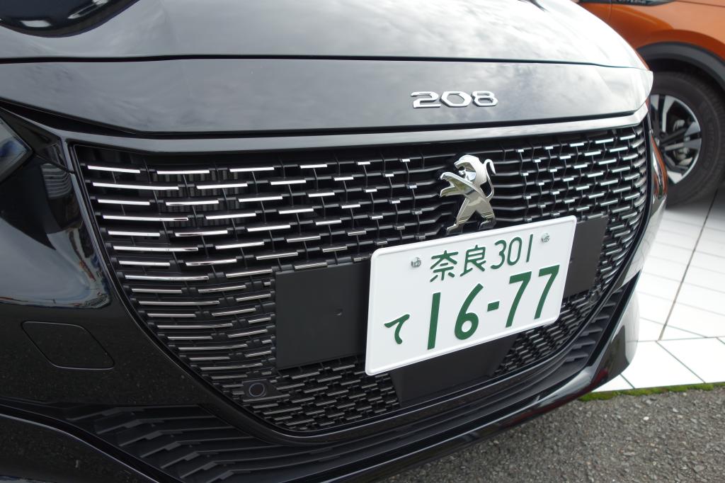 208のフロントグリルを見比べてみましょう🔹