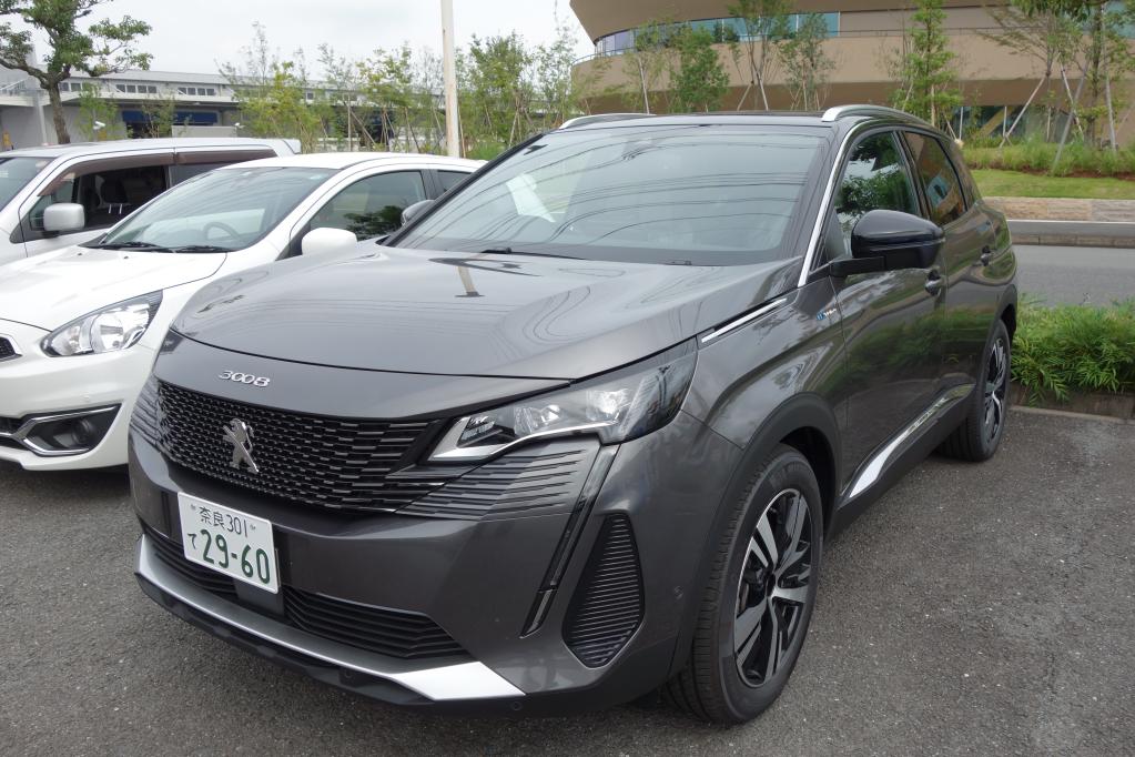 『3008 GT HYBRID4』 の試乗車がカラーチェンジしました＆定休日のお知らせ🚙