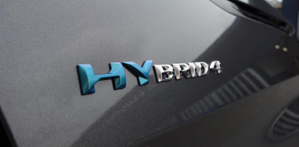 『3008 GT HYBRID4』 の試乗車がカラーチェンジしました＆定休日のお知らせ🚙