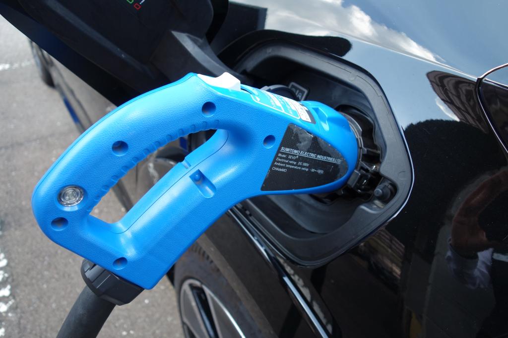 充電中のEV・HYBRIDのスピードメーターを見てみましょう🔌⚡