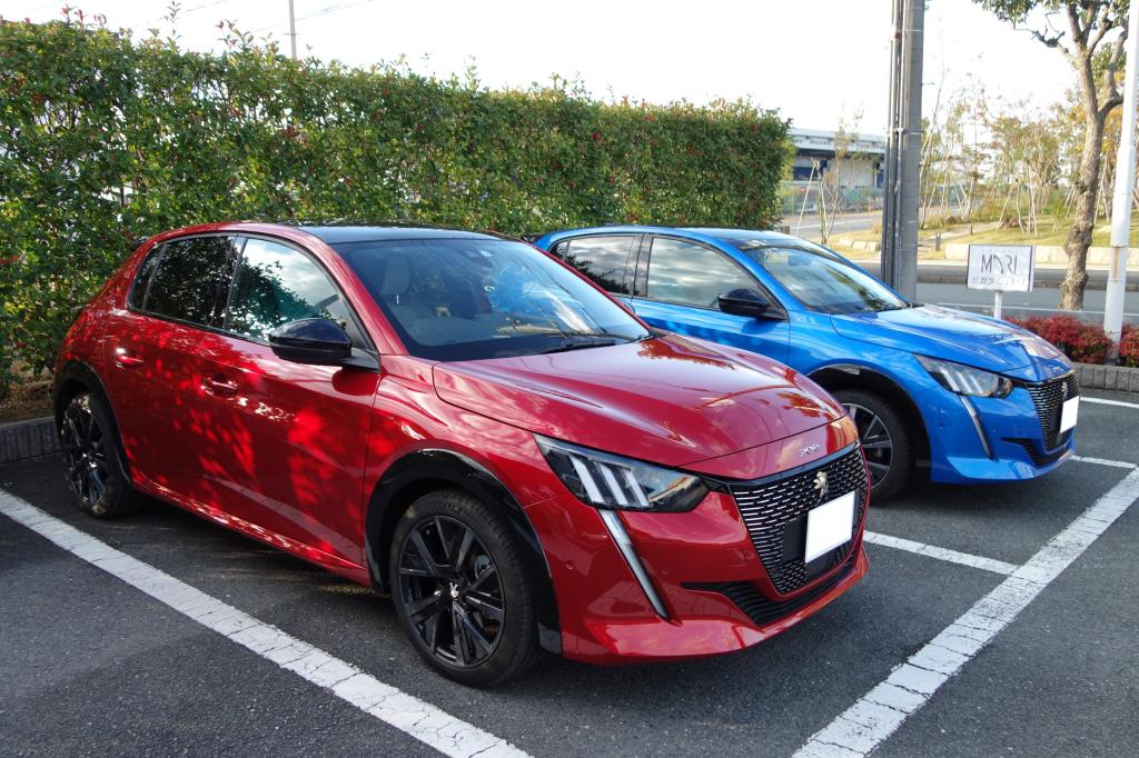 夕暮れ時のPEUGEOT208を撮影してみました🌇