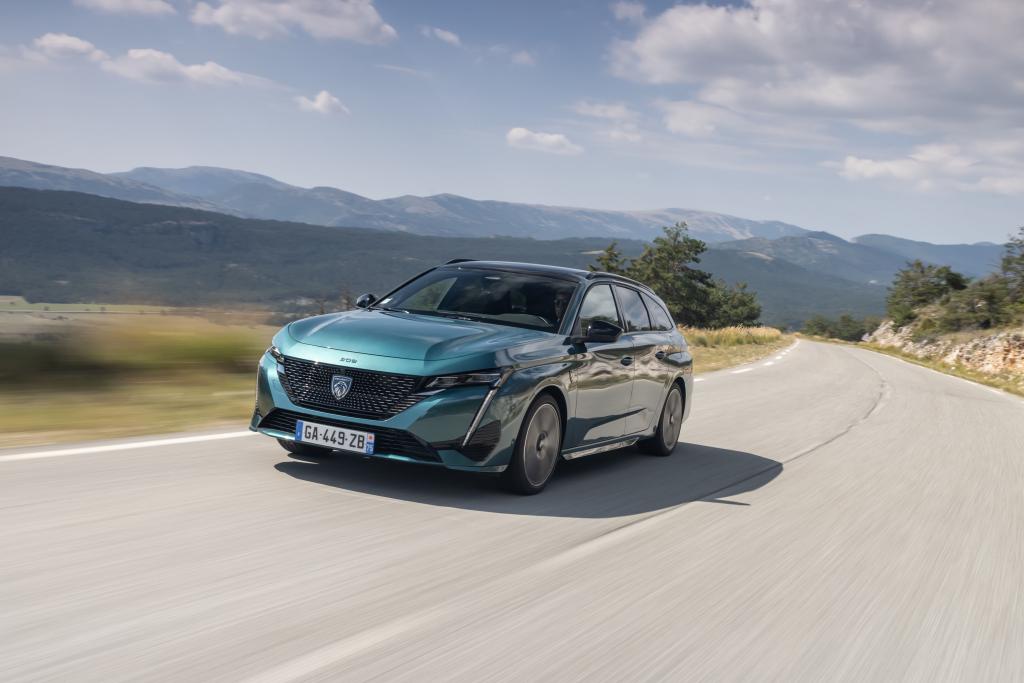  European Car Of The Year 2022  にて 【 PEUGEOT 308 】 がファイナリストに残りました🎊