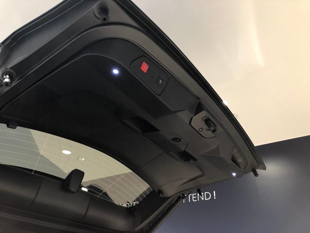 3008GT  Blue.HDi　セレベス・ブルー　ご納車です！