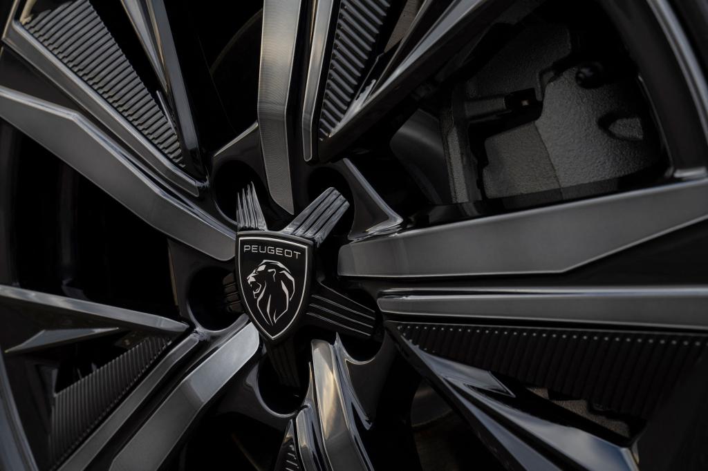 このホイールデザインは🚙？