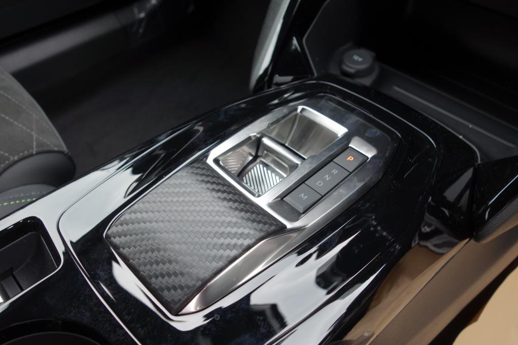 【2008GT BlueHDi (ディーゼル)】がショールームに到着いたしました🚗