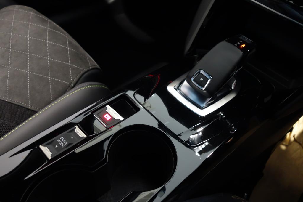 認定中古車 【 PEUGEOT 208 GT 】 のご紹介です🚙