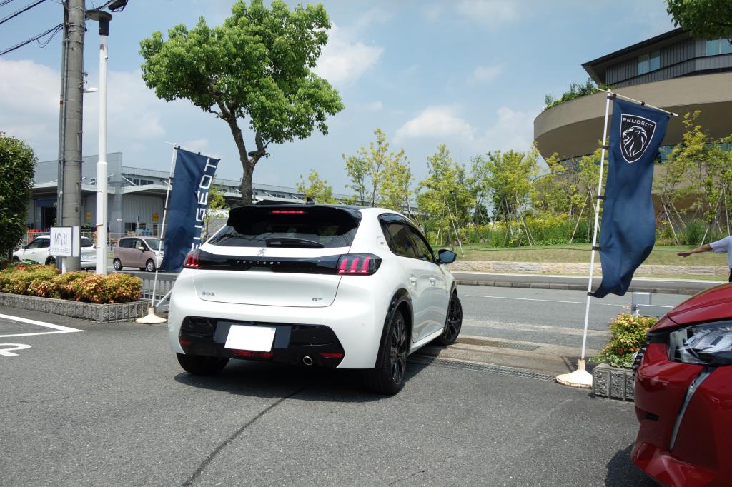 【PEUGEOT 208】ご納車＆差し入れをありがとうございました🌻