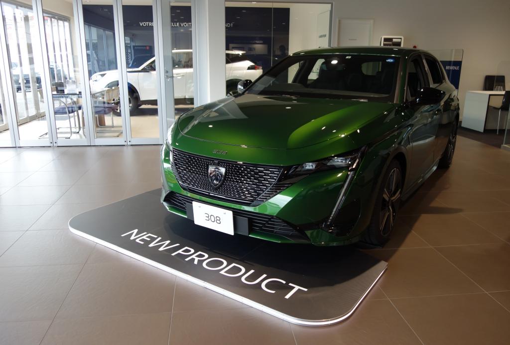【NEW PEUGEOT 308】ショールーム内に移動しました🚗✨