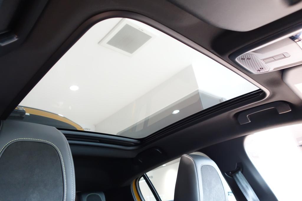 【認定中古車】PEUGEOT 208 FARO YELLOWのご紹介🦒✨