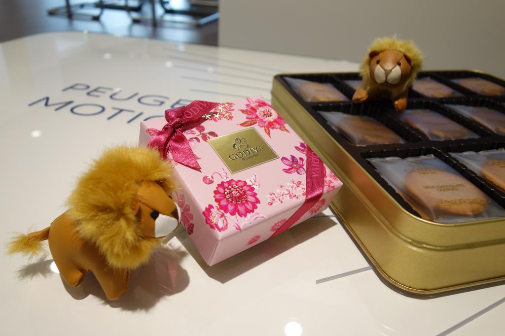 美味しいチョコレートとクッキーをいただきました🍫🍪