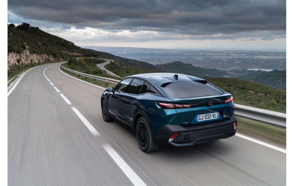 【 PEUGEOT 408 】スペインにて試乗会始動🚗３３