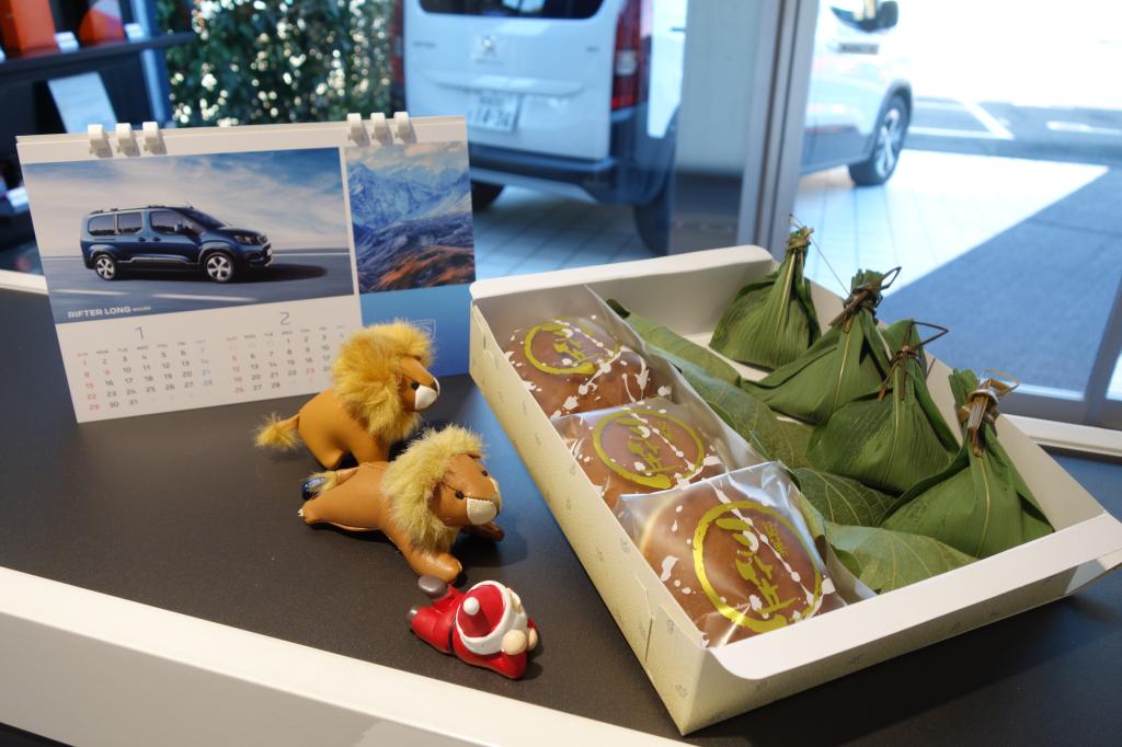 最初のページは【 PEUGEOT Rifter 】ですね😮