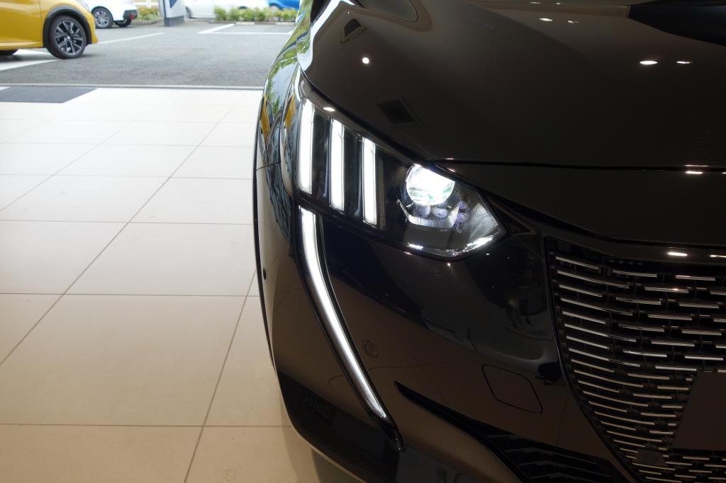 【認定中古車】PEUGEOT 208GT /Perla Nera Black