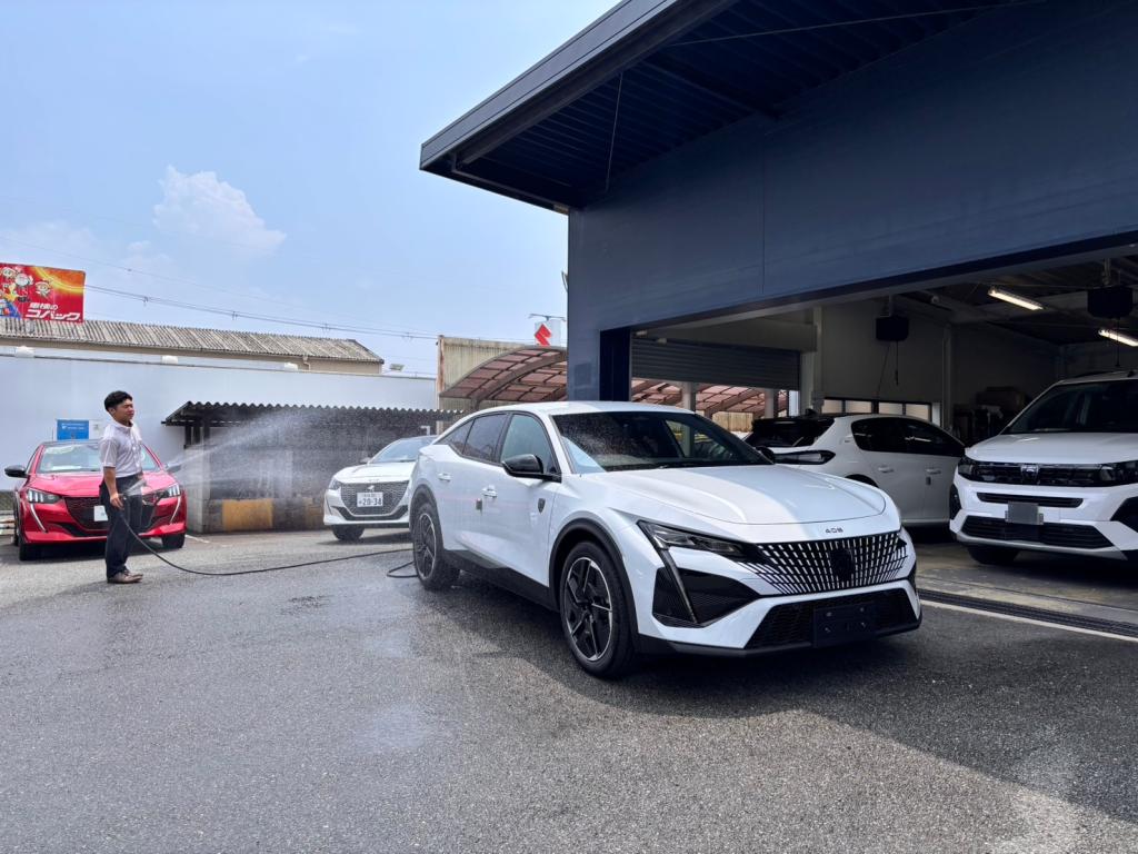 208＆408 PLUG-IN HYBRIDの試乗車がやって来ました☀️☀️