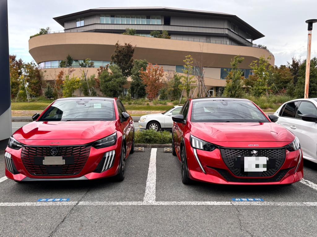 ショールームにNEW 208 HYBRID / エリクサーレッドが届きました🚗✨